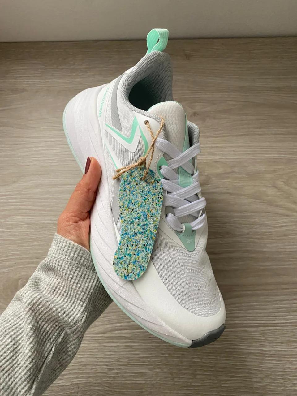 Tenis Reebok Verse Running Blancos Para Mujer — vista 3