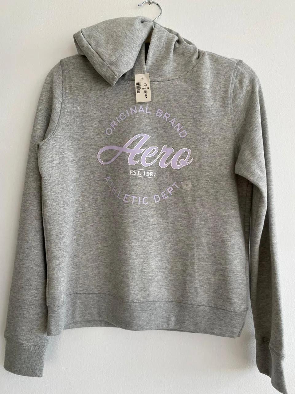 Buzo/Hoodie Aeropostale con capota y bolsillos para mujer